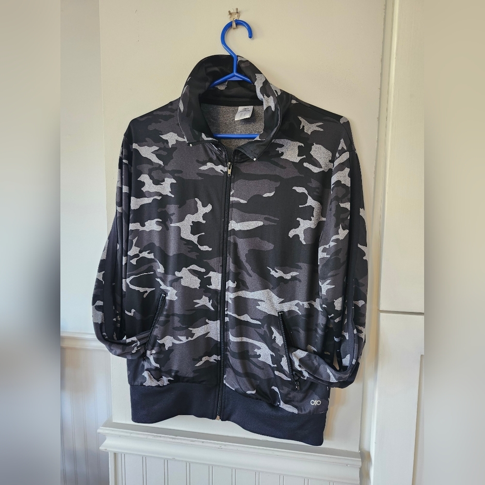 Infinite Performance zip-up sweater size L